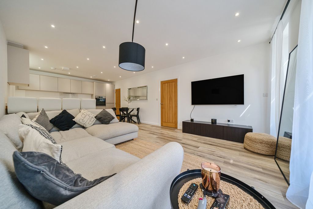 Additional image 14 of 2 bed flat for saleSouthill Road, Chislehurst BR7