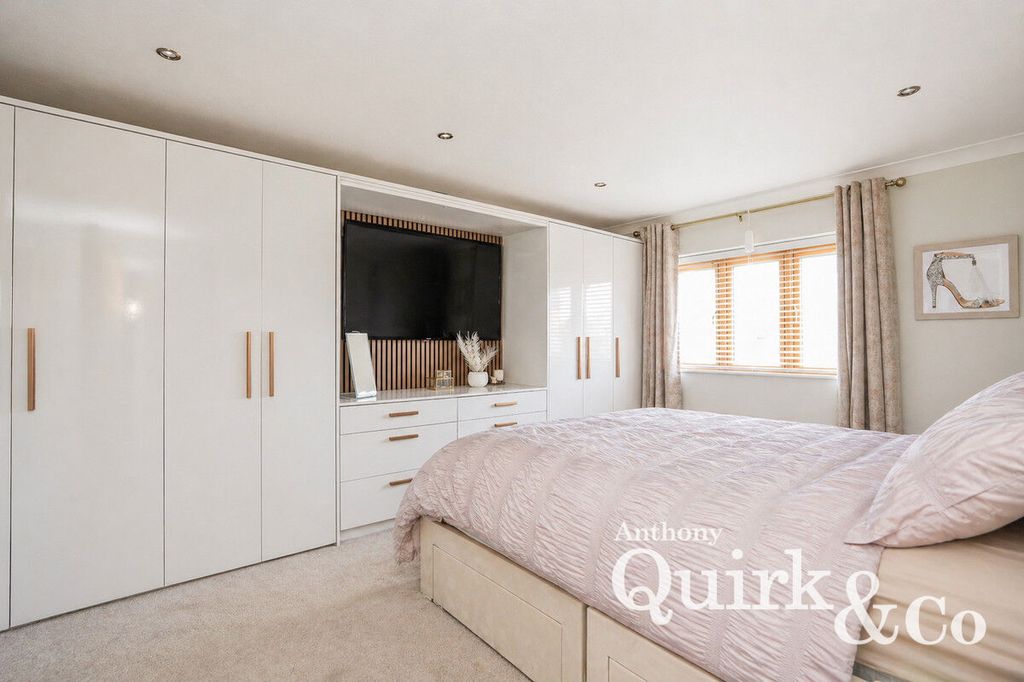 Additional image 27 of 4 bed detached house for salePrince William Avenue, Canvey Island SS8