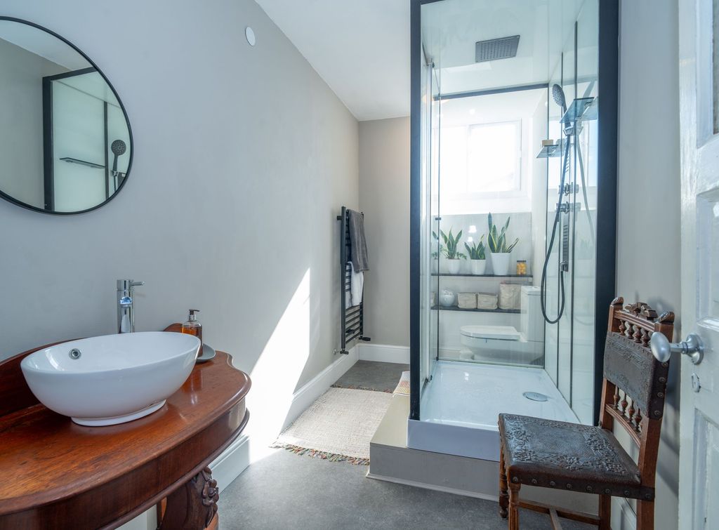 Additional image 10 of 7 bed property for saleEagle Star House, 9 Quay Street, Carmarthen SA31