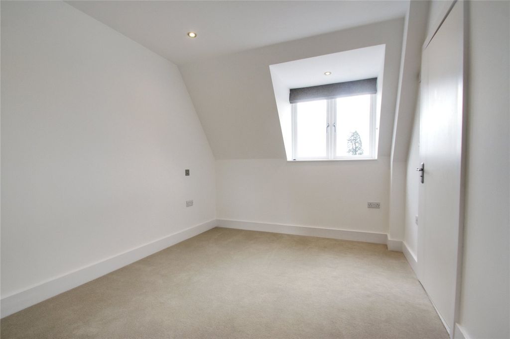 Additional image 6 of 2 bed flat for saleCoronation House, Gogmore Lane, Chertsey, Surrey KT16