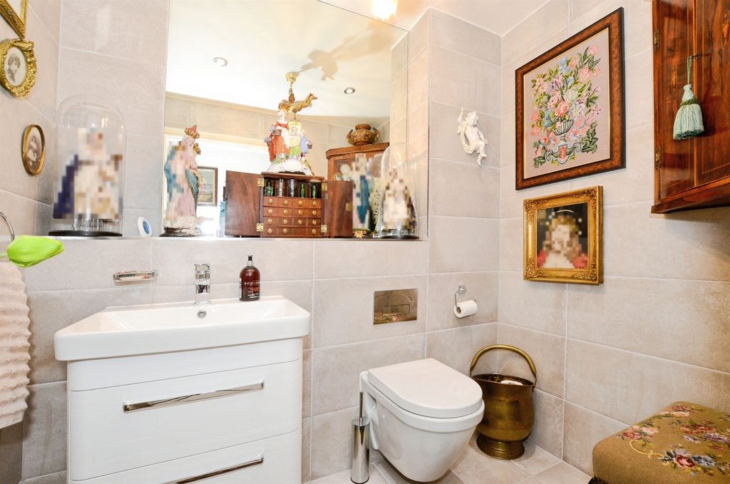 Additional image 17 of 3 bed penthouse for saleMarlborough Drive, Bushey WD23