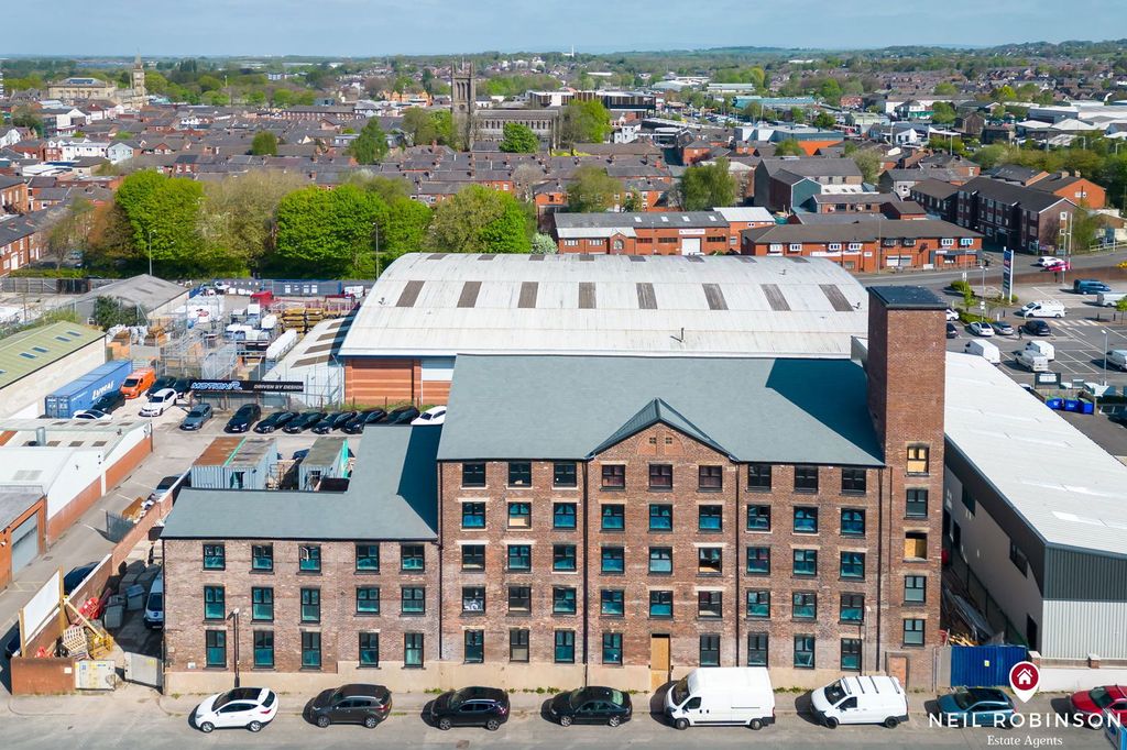 2 bed flat for saleStandish Street, Chorley PR7
