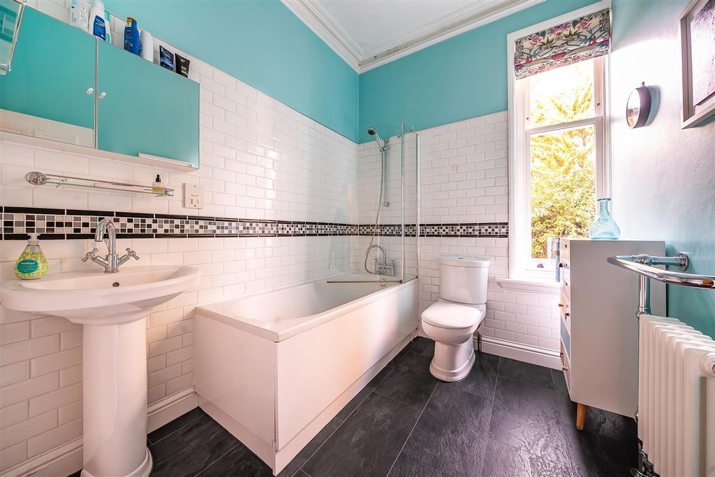 Additional image 10 of 3 bed flat for saleChurch Hill, Camberley GU15