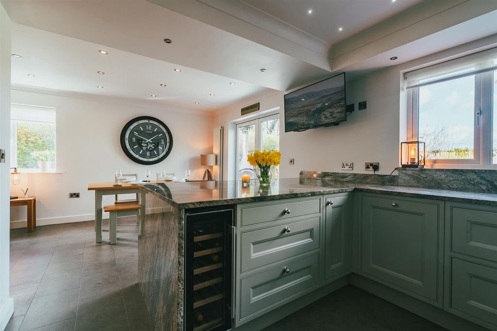 Additional image 15 of 5 bed property for saleOld Pheasant Court, Chesterfield S40