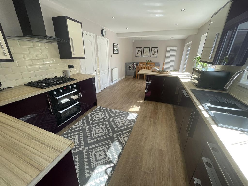Additional image 3 of 6 bed detached house for saleLindisfarne Close, Chester Le Street DH2