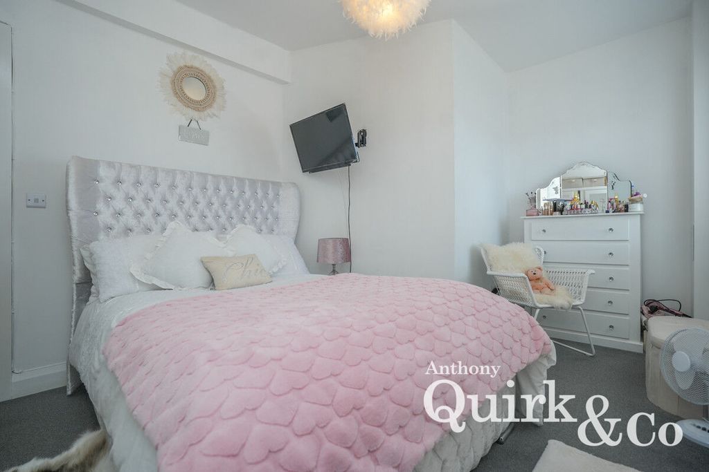 Additional image 7 of 2 bed flat for saleCanvey Road, Canvey Island SS8