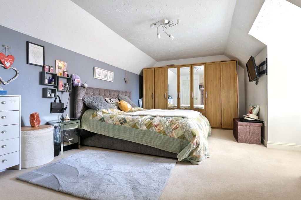 Additional image 11 of 4 bed detached house for sale16 Wychwood Close, Carterton OX18
