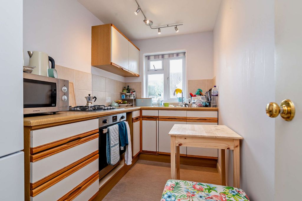 Additional image 3 of 2 bed flat for saleSiddington Road, Cirencester, Gloucestershire GL7