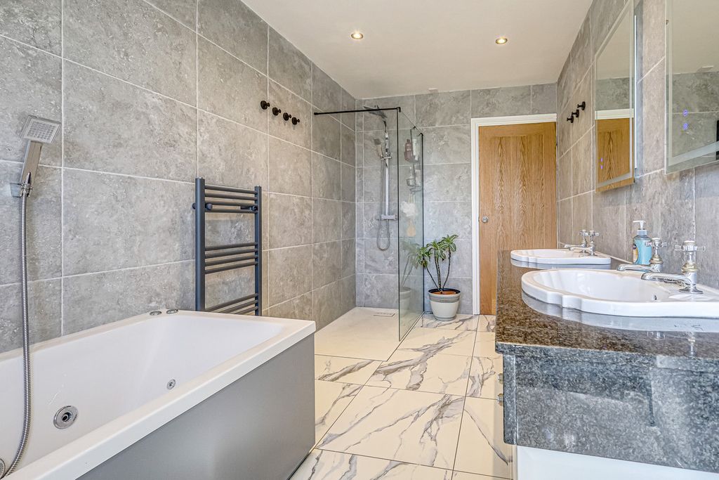Additional image 23 of 5 bed semi-detached house for saleLylt Road, Canvey Island SS8