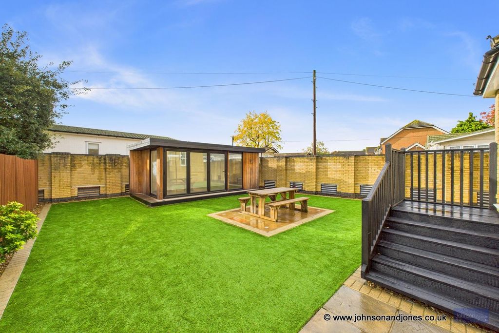 Additional image 21 of 4 bed detached house for saleKingfisher Close, Chertsey KT16
