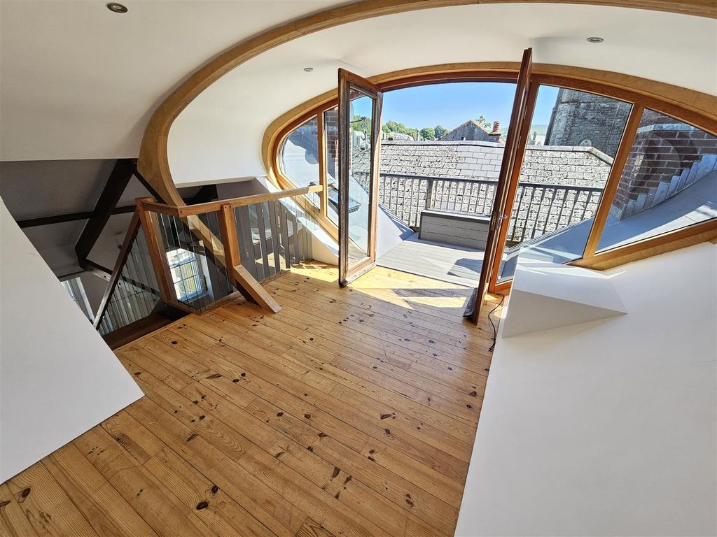 2 bed flat for saleWest Street, Tavistock PL19