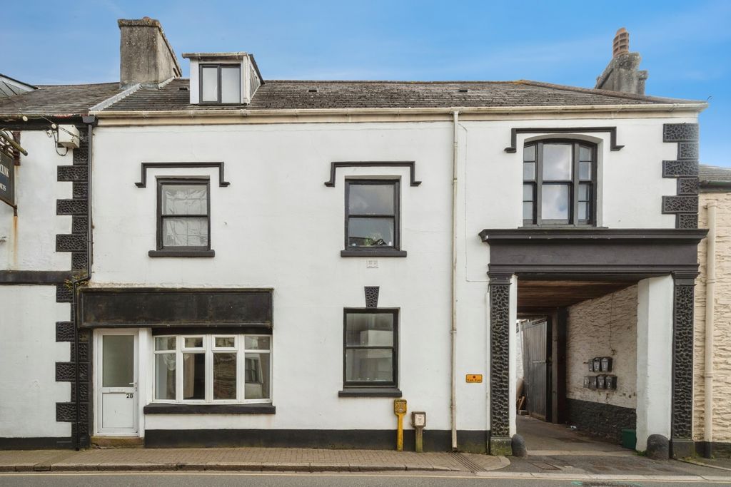 1 bed flat for saleFore Street, Callington, Cornwall PL17