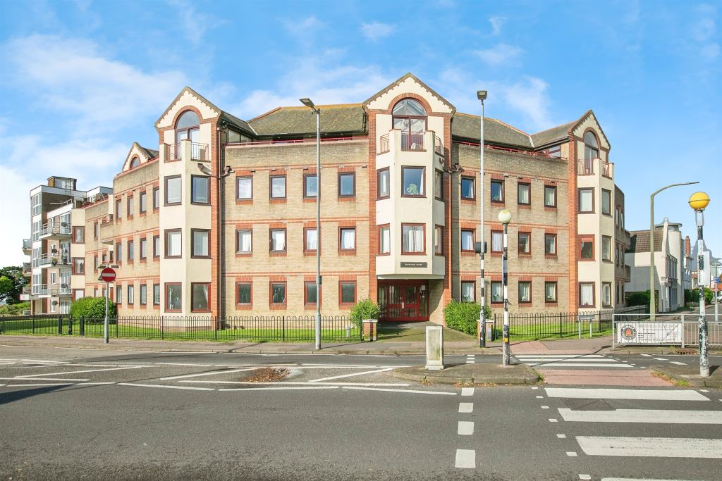2 bed flat for saleRosemary Road, Clacton-On-Sea CO15