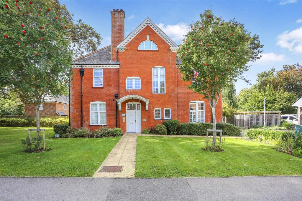 2 bed flat for saleDamson Way, Carshalton Beeches SM5