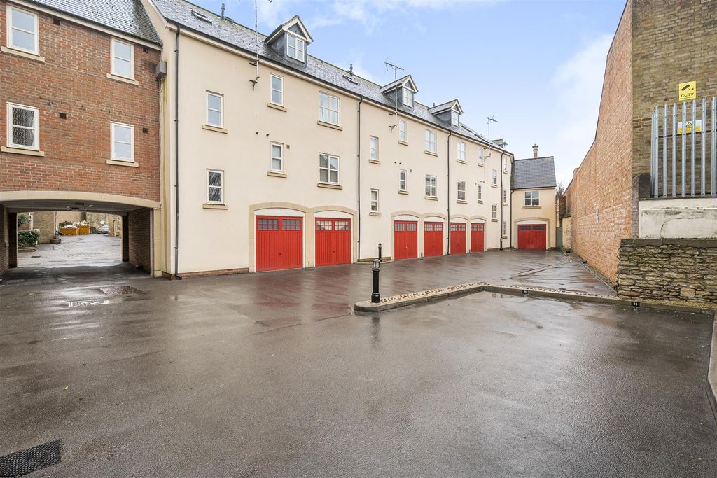 Additional image 14 of 3 bed flat for saleChapel Mews, Chippenham SN15