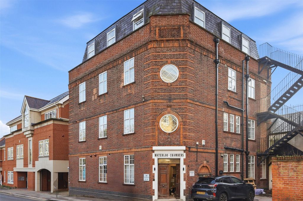 2 bed flat for saleWaterloo Chambers, Waterloo Lane, Chelmsford, Essex CM1