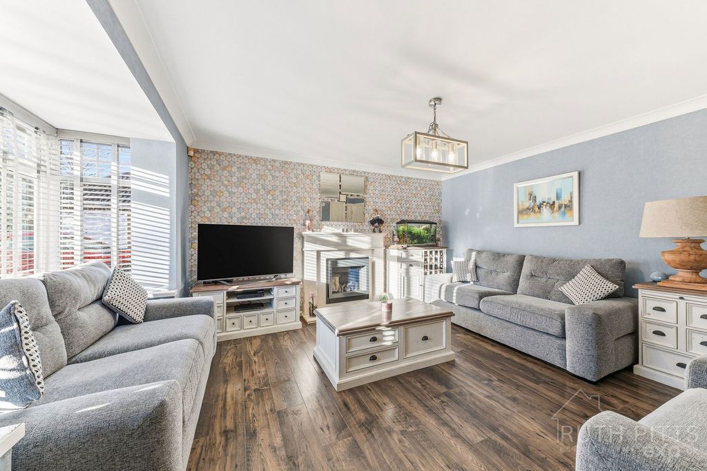 Additional image 3 of 4 bed detached house for saleGreenbank Close, Castleford WF10