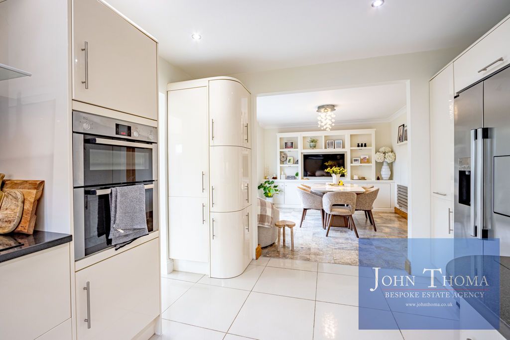 Additional image 9 of 4 bed detached house for saleNew Barns Way, Chigwell IG7