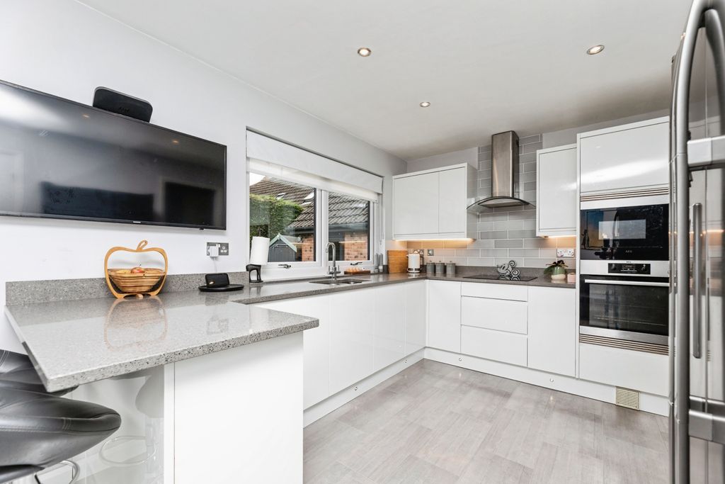 Additional image 10 of 4 bed detached house for saleHillcrest Mount, Townville, Castleford WF10