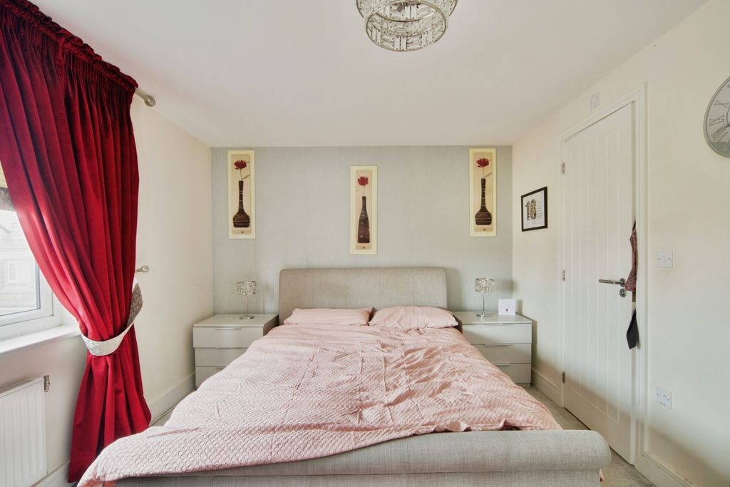 Additional image 12 of 4 bed end terrace house for saleAlderwood Terrace, Chigwell IG7