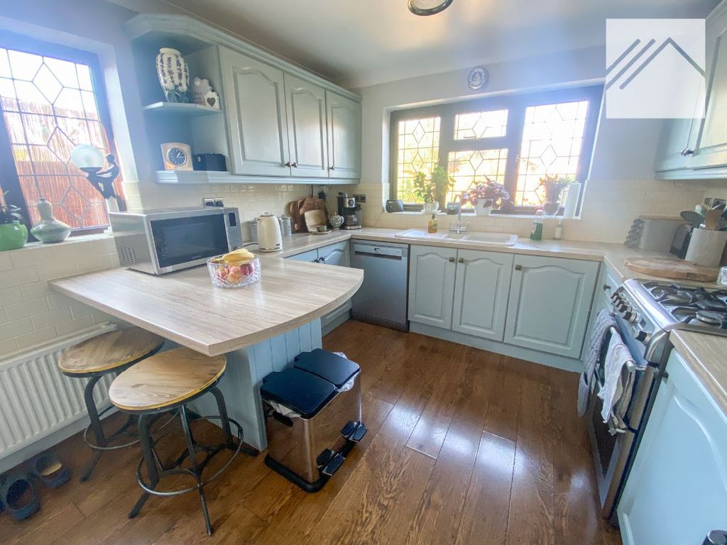 Additional image 3 of 4 bed detached house for saleThorpe Leas, Canvey Island SS8