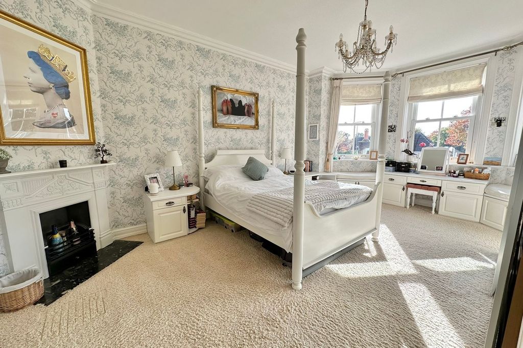 Additional image 8 of 2 bed flat for salePortesbery Road, Camberley GU15