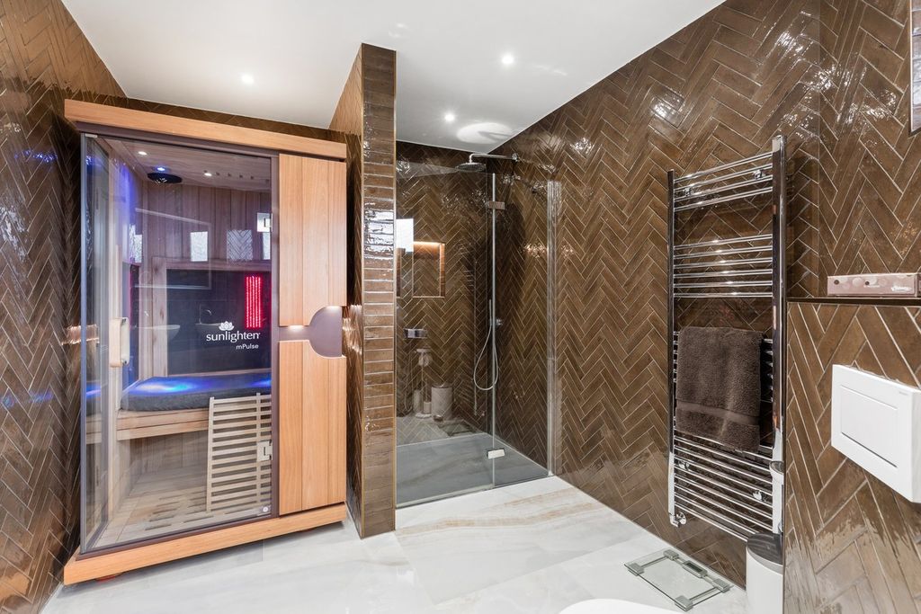Additional image 11 of 5 bed villa for saleLaurino Place, Bushey WD23