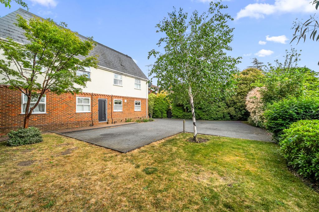 Additional image 15 of 2 bed flat for saleChertsey, Surrey KT16