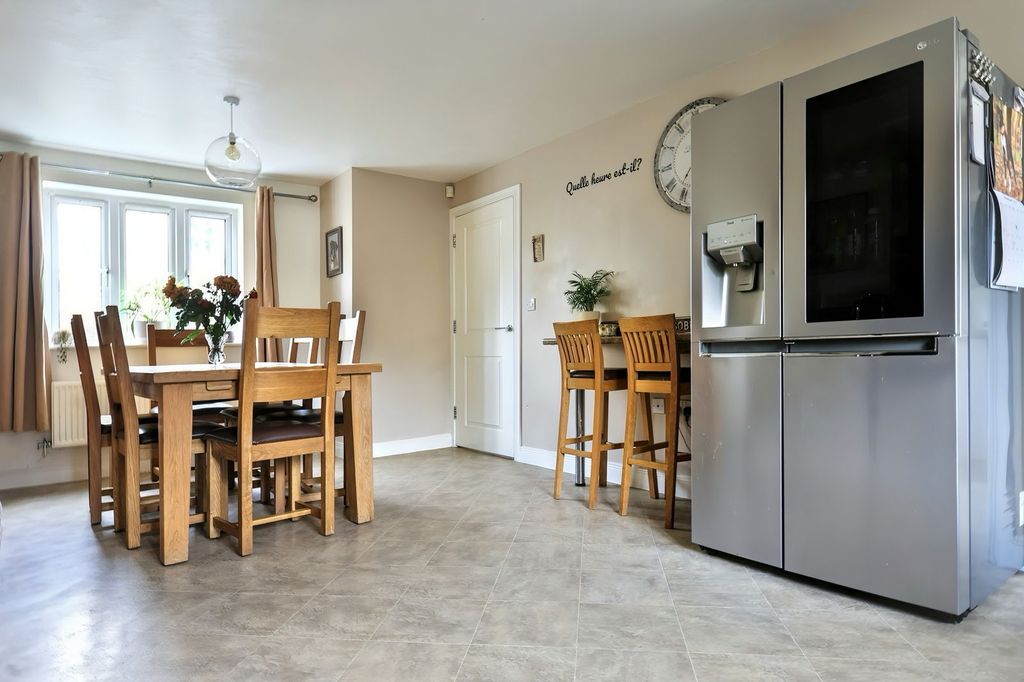 Additional image 5 of 5 bed detached house for saleBerryfield Way, Carterton OX18