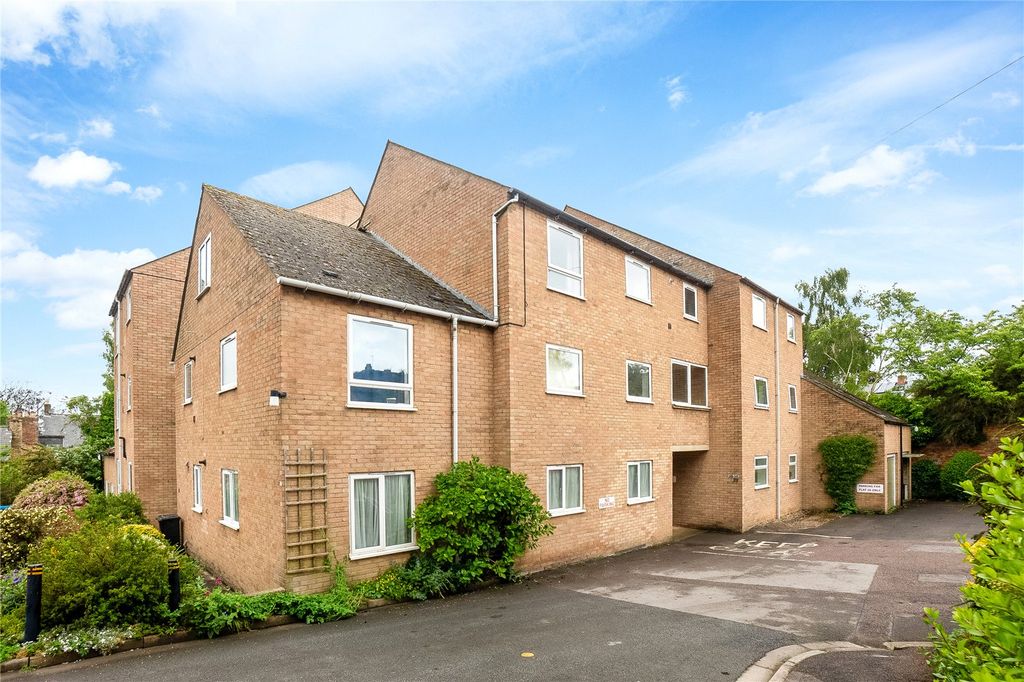 2 bed flat for saleFinsbury Place, Chipping Norton, Oxfordshire OX7