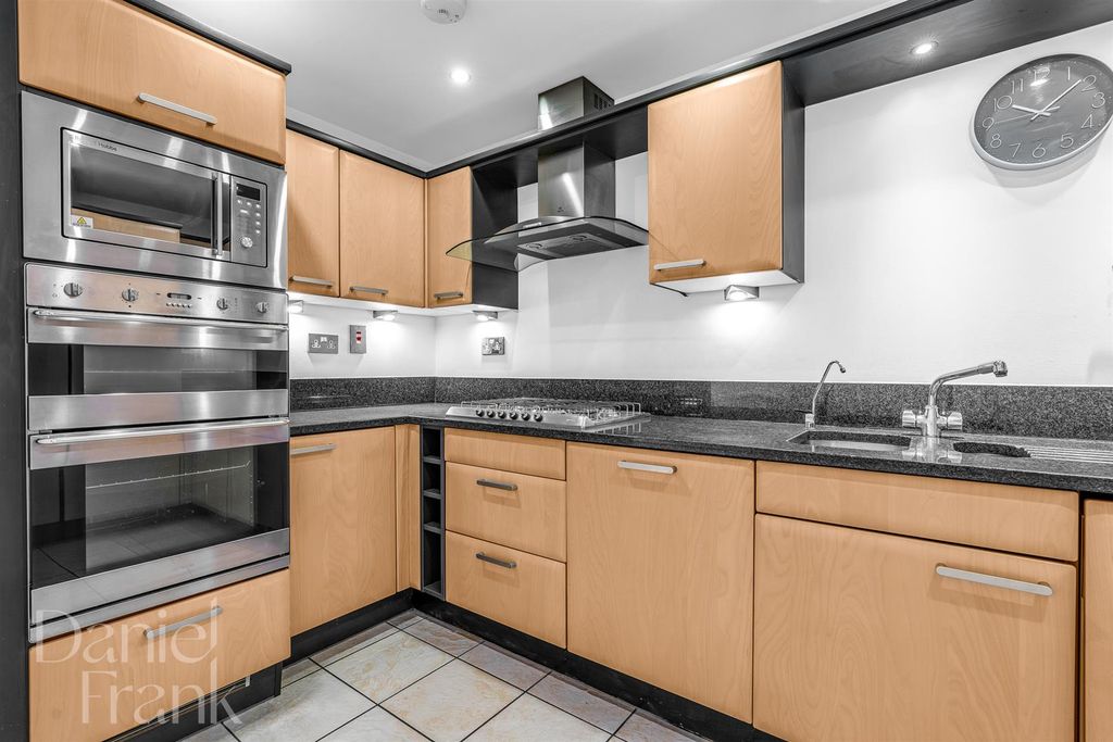 Additional image 6 of 2 bed flat for saleHigh Road, Chigwell IG7