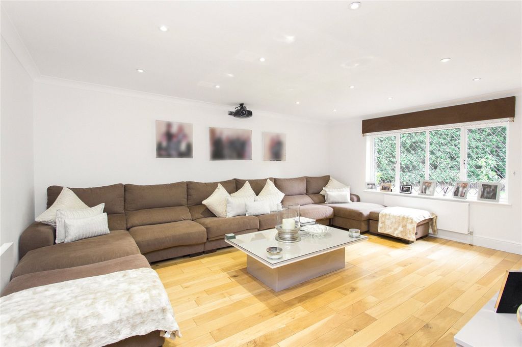 Additional image 4 of 6 bed detached house for saleCaldecote Gardens, Bushey, Hertfordshire WD23