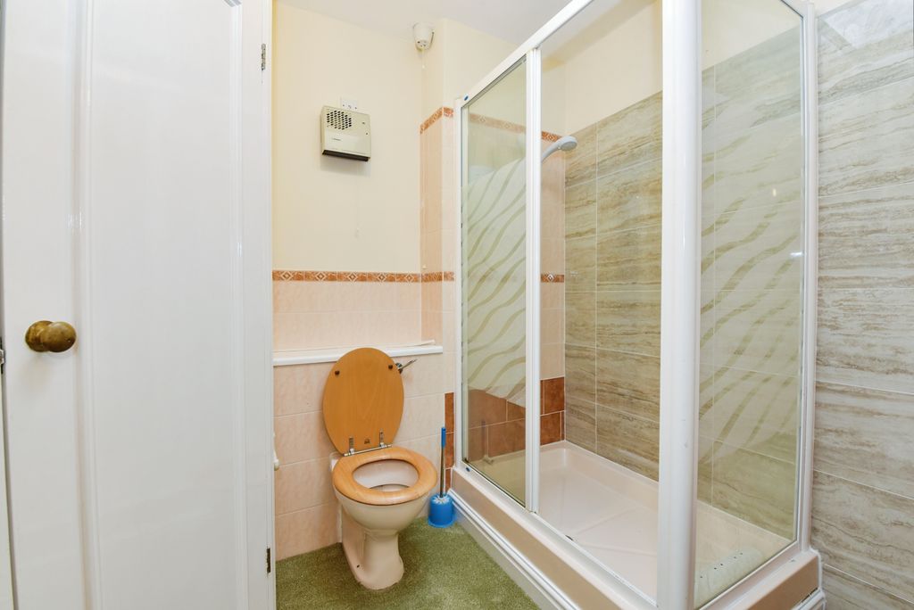 Additional image 8 of 1 bed flat for saleThe Cloisters, South Street, Wells, Somerset BA5