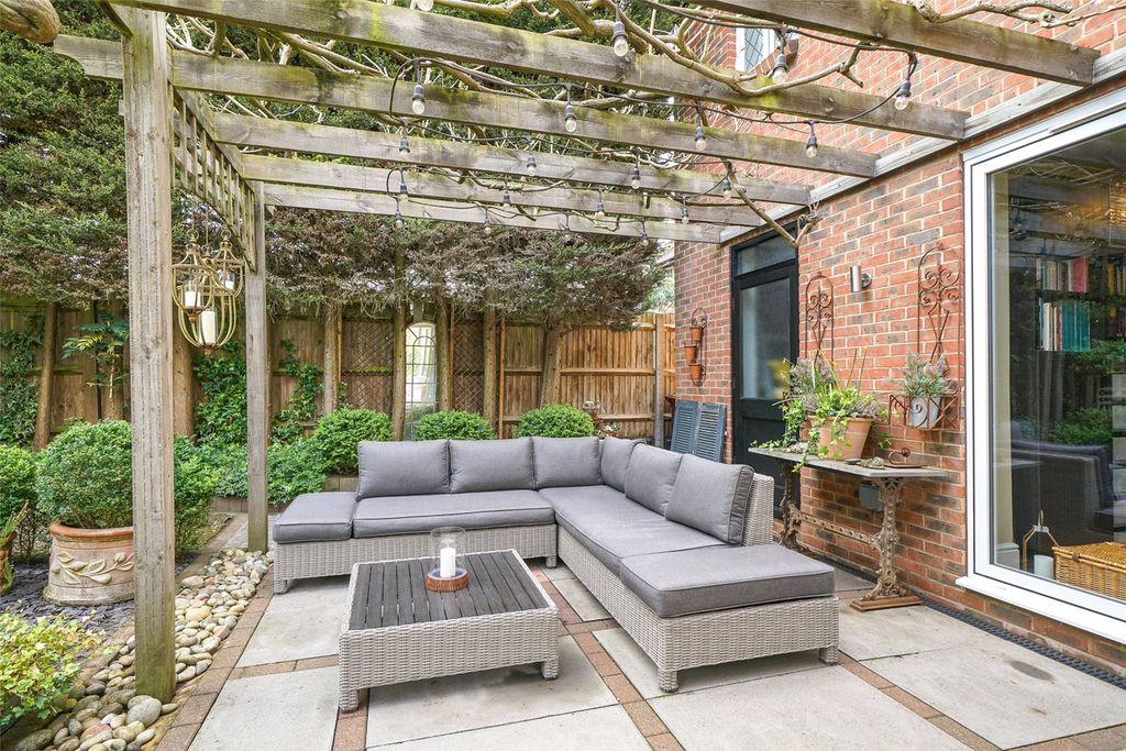 Additional image 10 of 5 bed detached house for saleChiltern Close, Bushey, Hertfordshire WD23