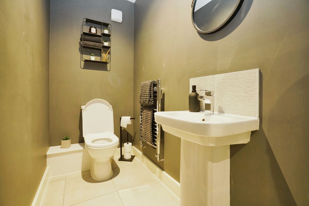 Additional image 9 of 5 bed detached house for saleRyeback Close, Burton-On-Trent DE15