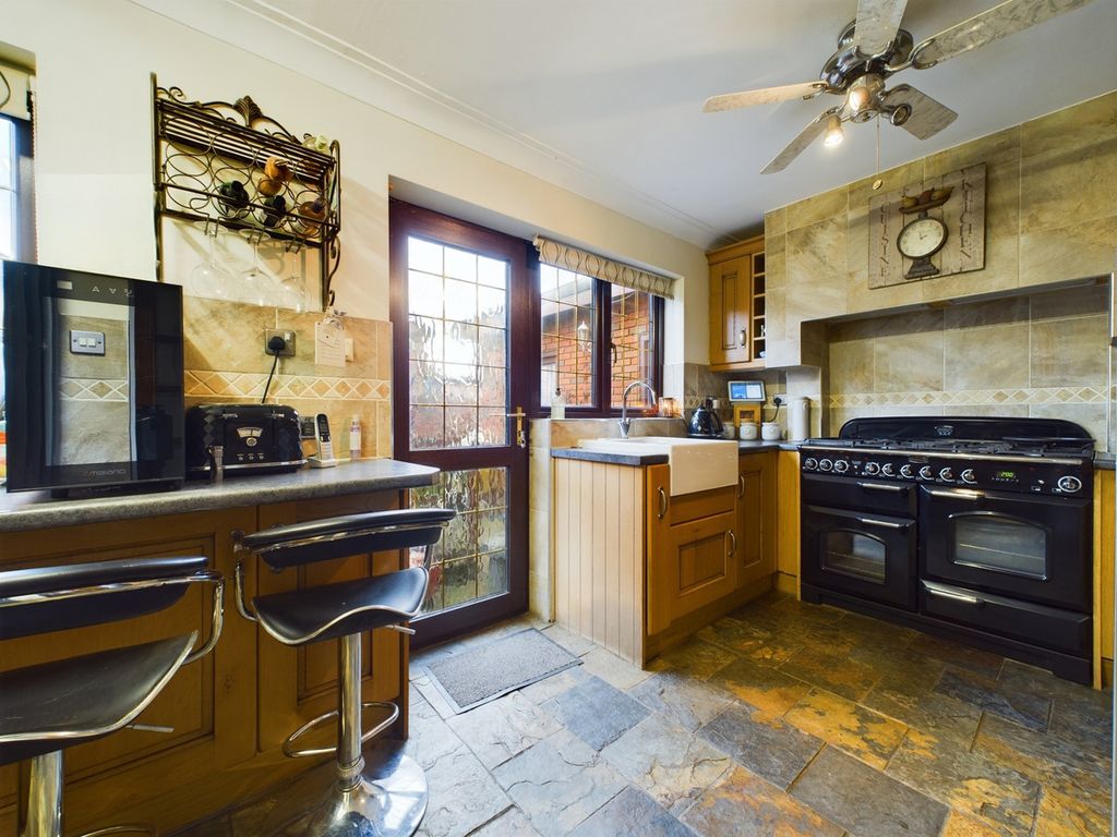 Additional image 2 of 4 bed detached house for saleMay Avenue, Canvey Island SS8