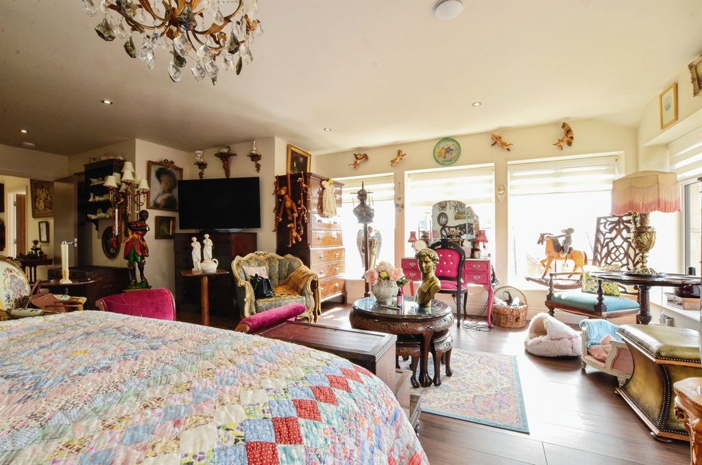 Additional image 22 of 3 bed penthouse for saleMarlborough Drive, Bushey WD23