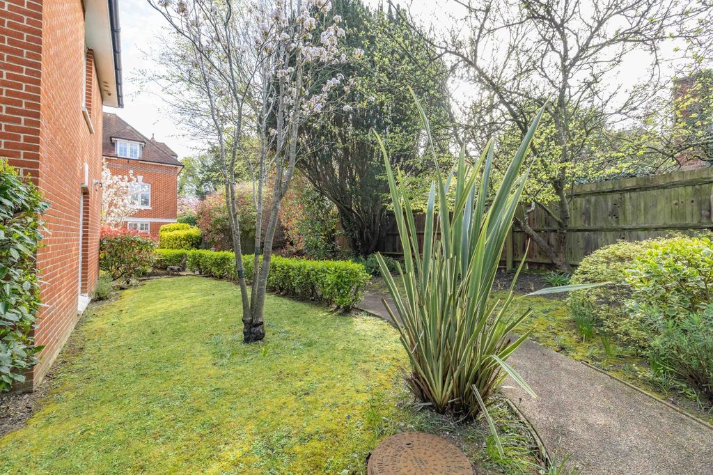 Additional image 5 of 2 bed flat for sale38 New Dover Road, Canterbury CT1
