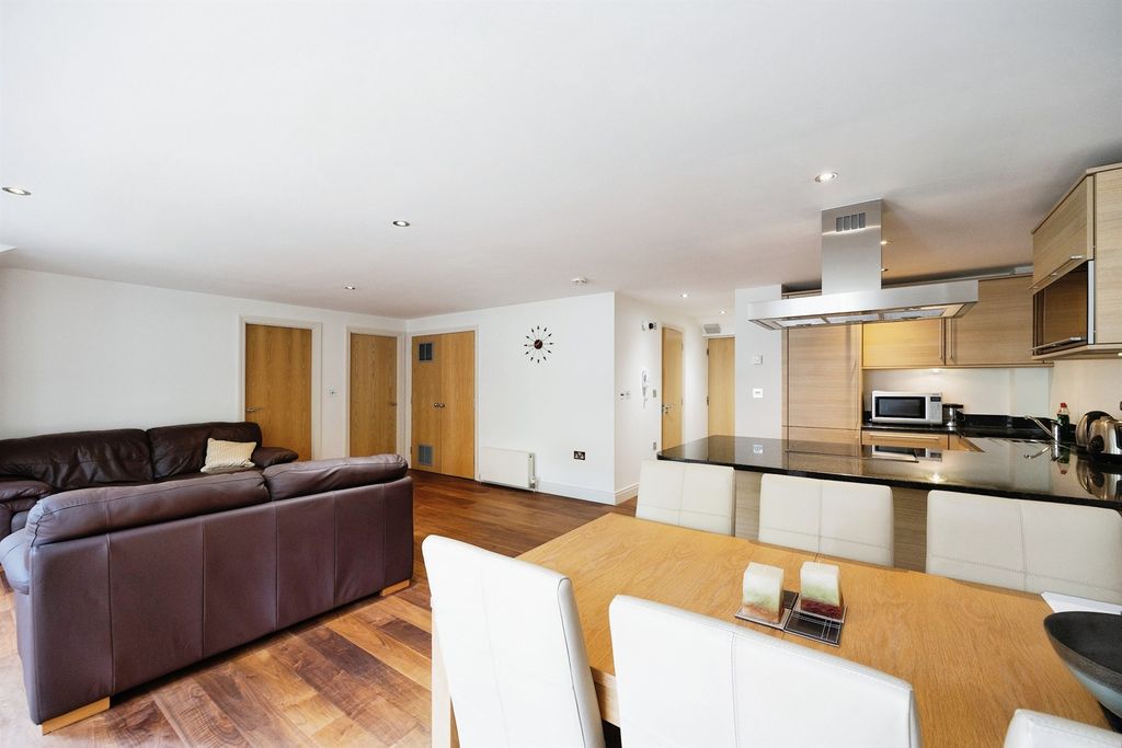 Additional image 2 of 2 bed flat for saleNew Dover Road, Canterbury CT1