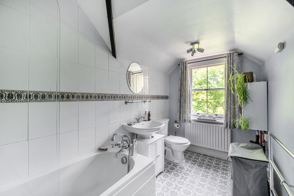 Additional image 8 of 2 bed flat for saleHarestone Hill, Caterham CR3