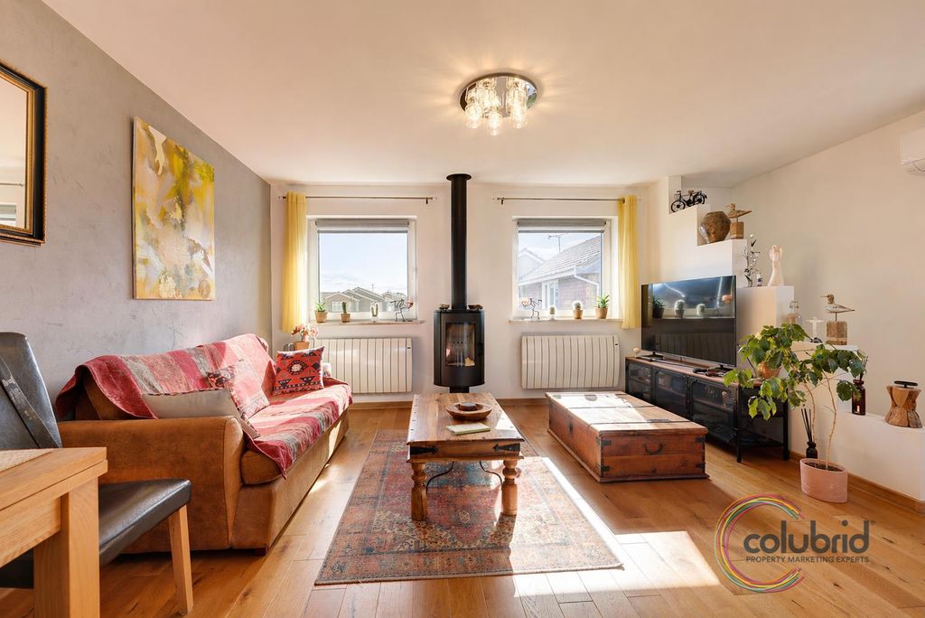 Additional image 7 of 1 bed flat for saleHilton Road, Canvey Island SS8