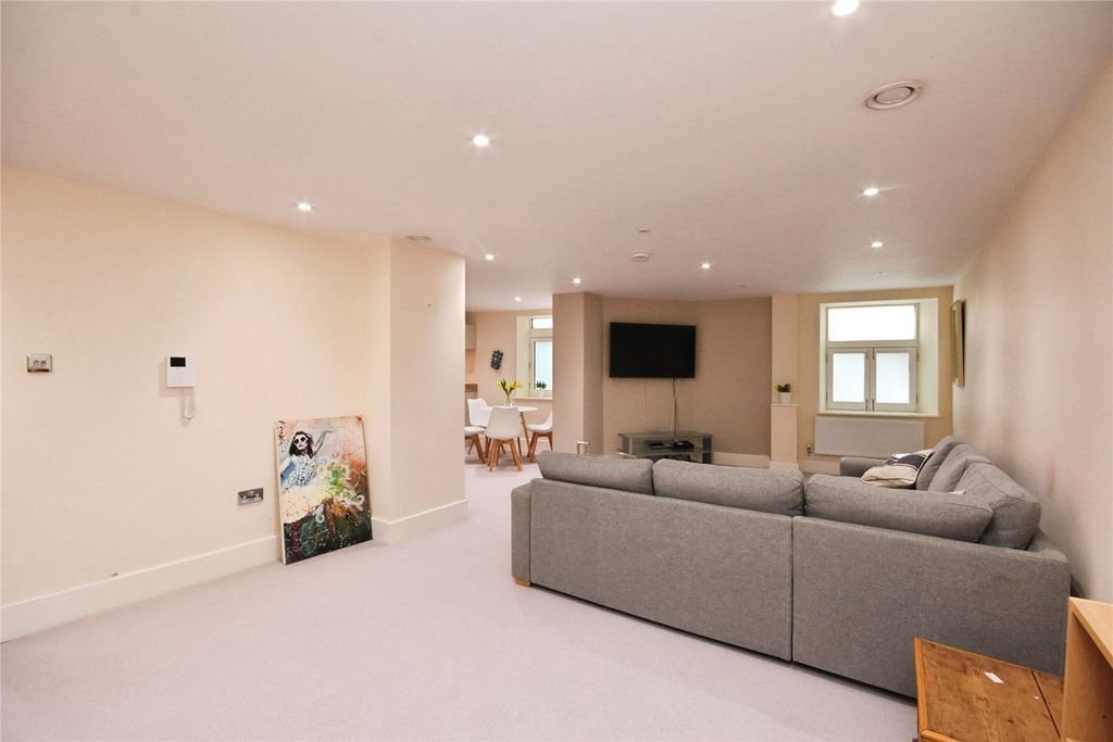 Additional image 2 of 2 bed flat for saleHigh Street, Chelmsford, Essex CM1