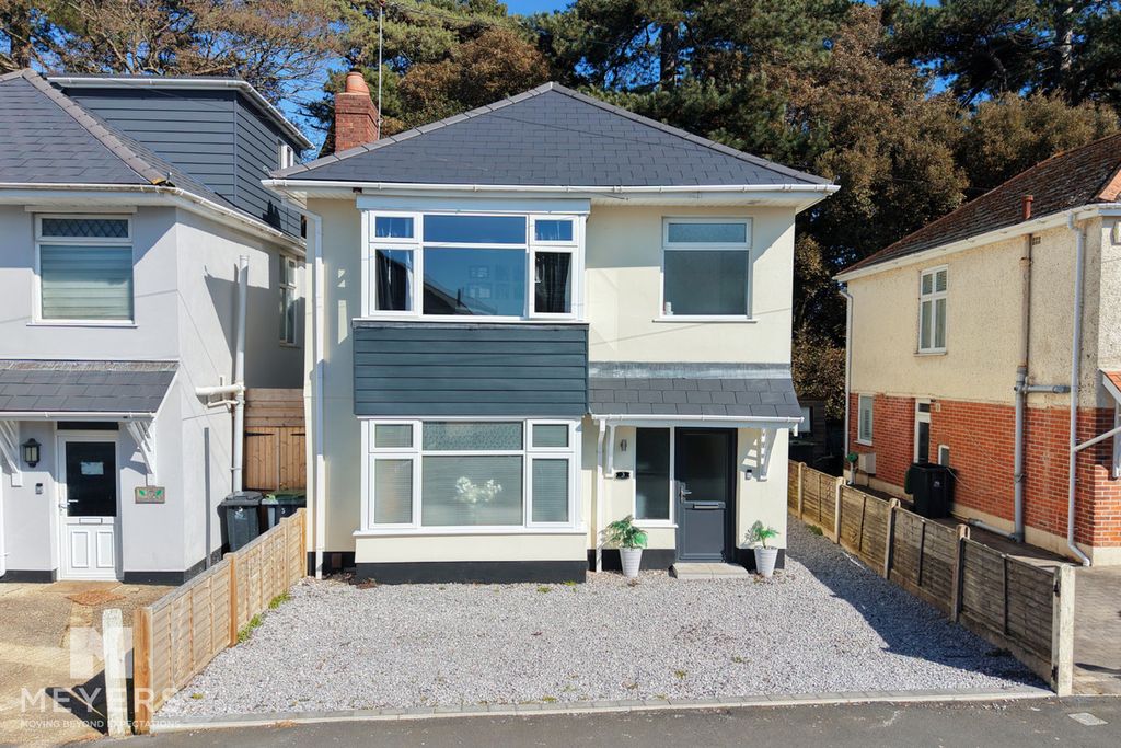 3 bed detached house for saleFitzmaurice Road, Christchurch, 2 BH23