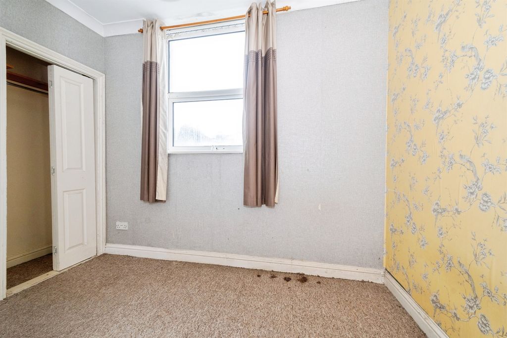 Additional image 4 of 1 bed flat for saleFore Street, Callington PL17