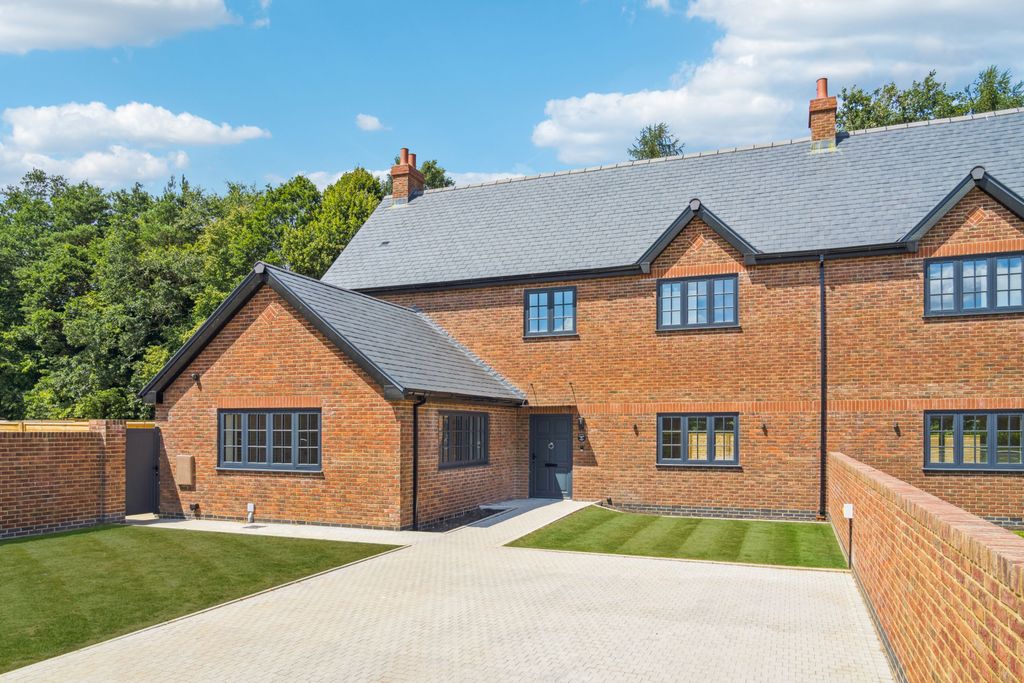 3 bed semi-detached house for saleGorelands Lane, Chalfont St. Giles HP8