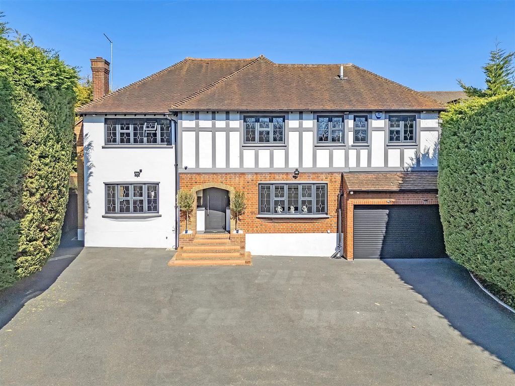 4 bed detached house for saleCourtland Drive, Chigwell IG7