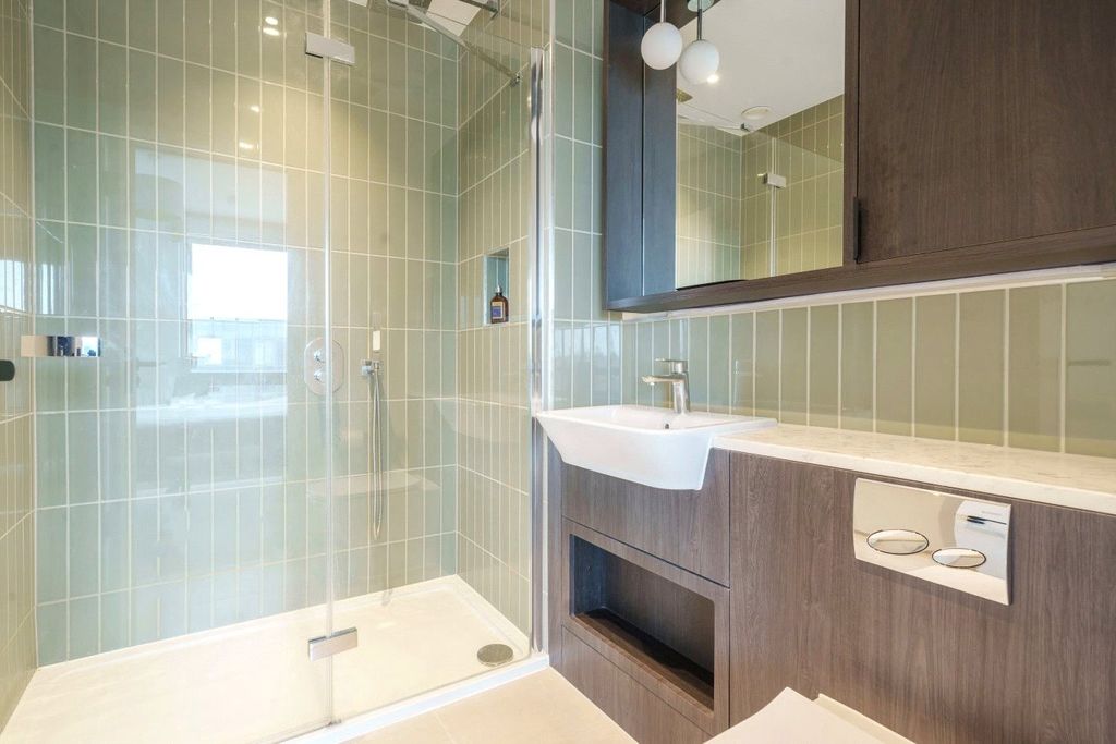 Additional image 8 of 2 bed flat for saleAshwood House, 16-22 Pembroke Broadway, Camberley, Surrey GU15