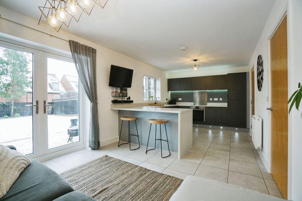 Additional image 3 of 5 bed detached house for saleRyeback Close, Burton-On-Trent DE15
