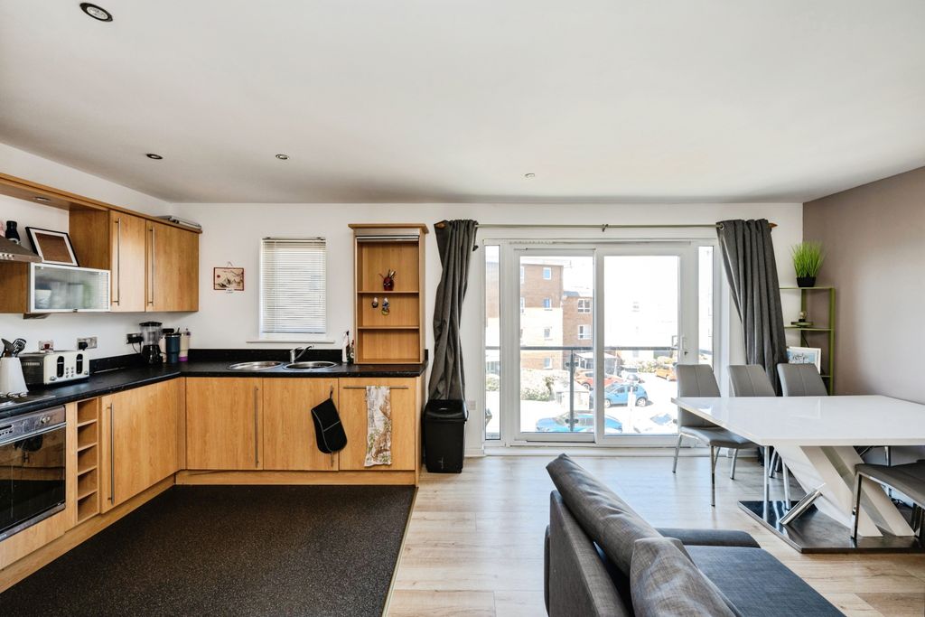 Additional image 3 of 2 bed flat for salePentre Doc Y Gogledd, Llanelli SA15