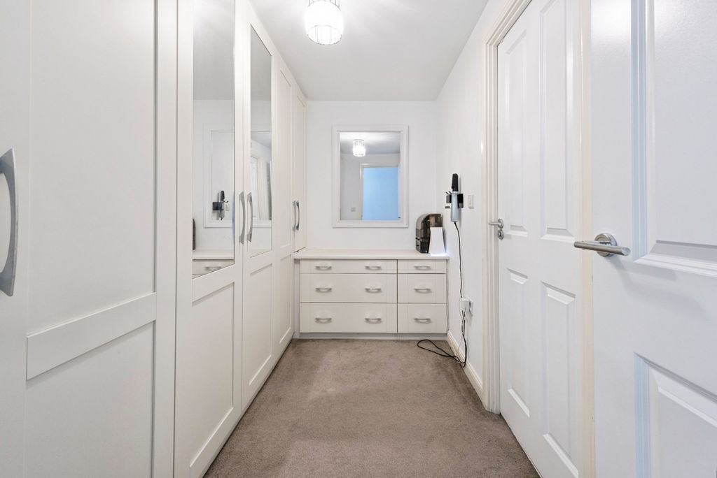 Additional image 12 of 5 bed detached house for saleTurnpin Close, Buckingham, Buckinghamshire MK18